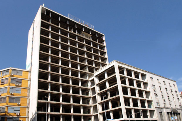 Само костур остао од гиганата 